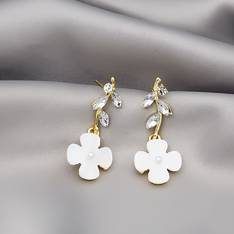 13g Weight 0.03µm-0.05µm Gold Plating Thickness Water Plating Gold Plating Process Copper Ear Needle Material Golden Plated Plating Material Artificial Pearls Inlay Material Drop Earrings Classification 1 Pair Quantity Daily Occasion Alloy Material Flower Pattern Women'S Gender Fashion Style Plating Craft 1 Pair Fashion Flower Plating Alloy Artificial Pearls Drop Earrings 17