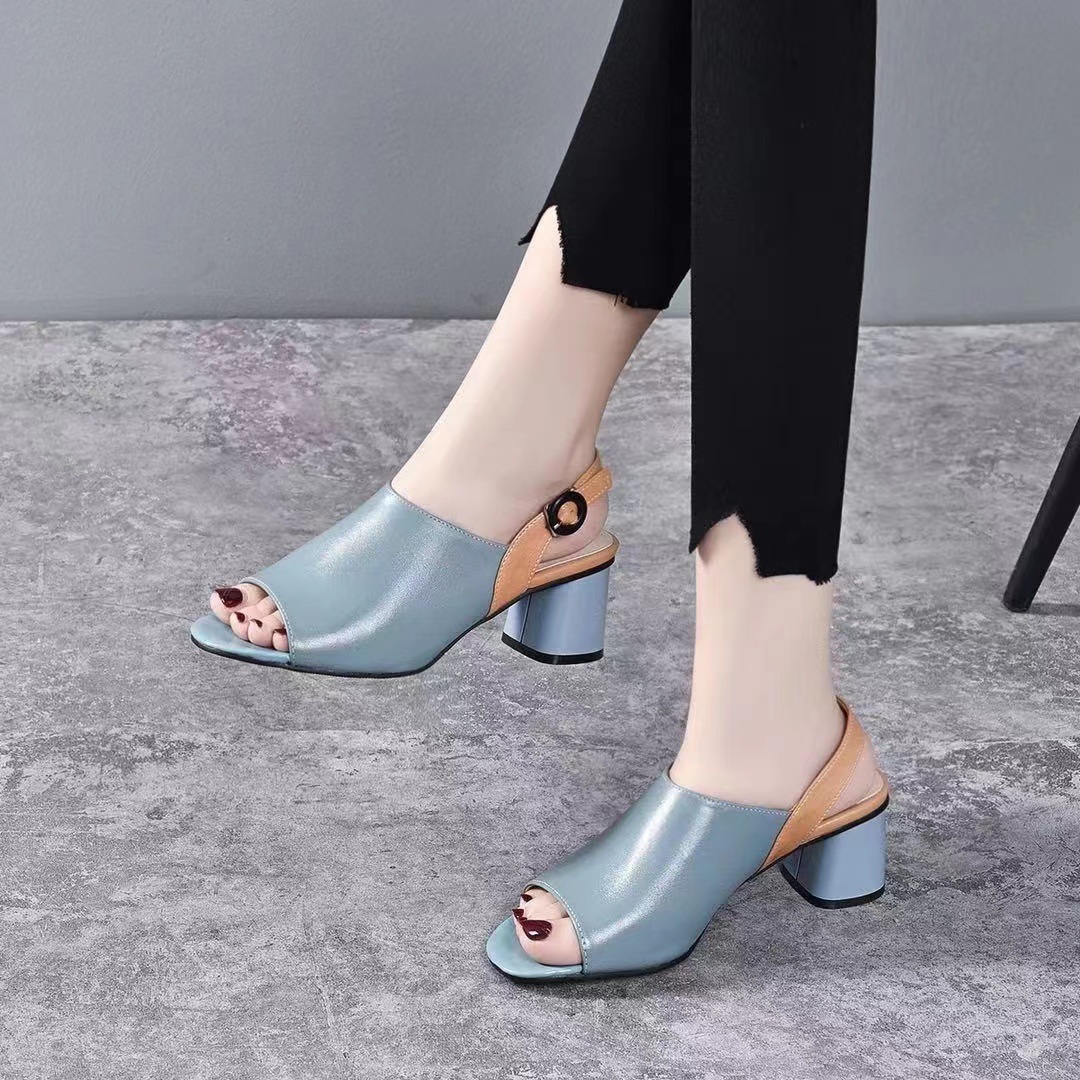 Sandal nữ quai ngang da mềm mũi hở gót vuông phong cách La Mã — Màu be
