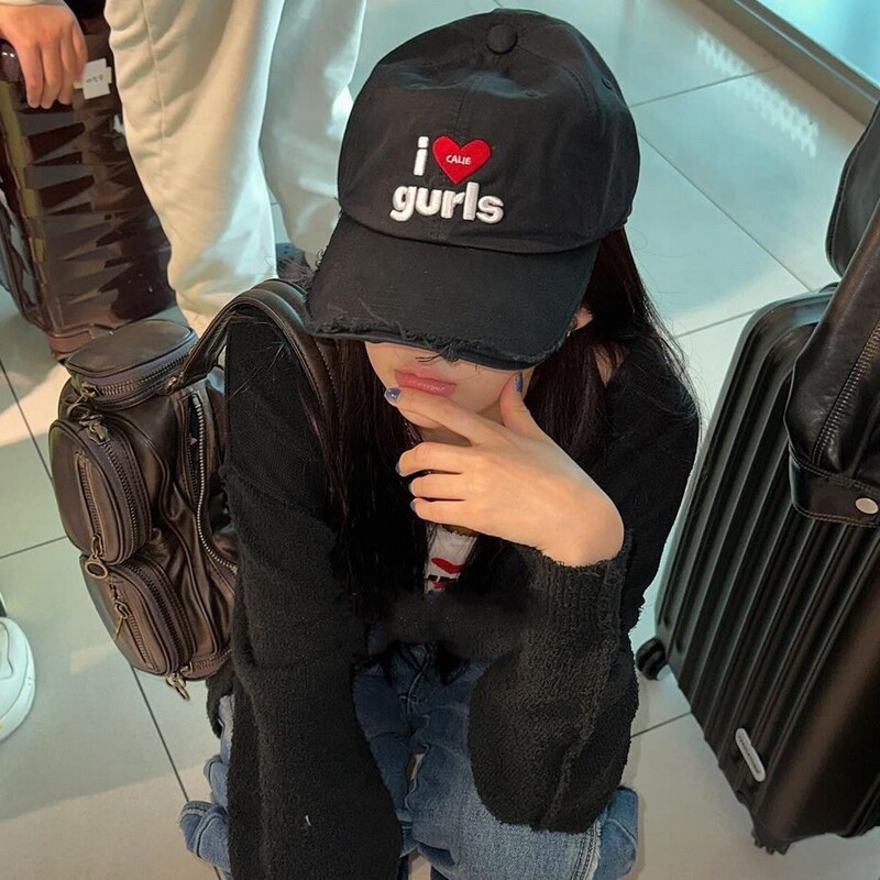 Korean Designer Personalized Frayed Vintage Baseball Cap Autumn and Winter Heart Letter Embroidery Curved Brim Versatile Duckbill Cap