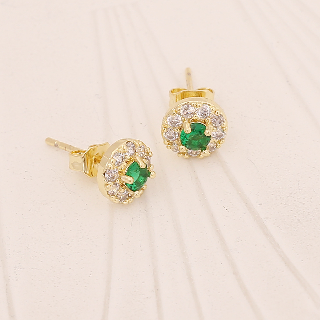 new retro emerald zircon inlaid pendent copper necklace clavicle chain