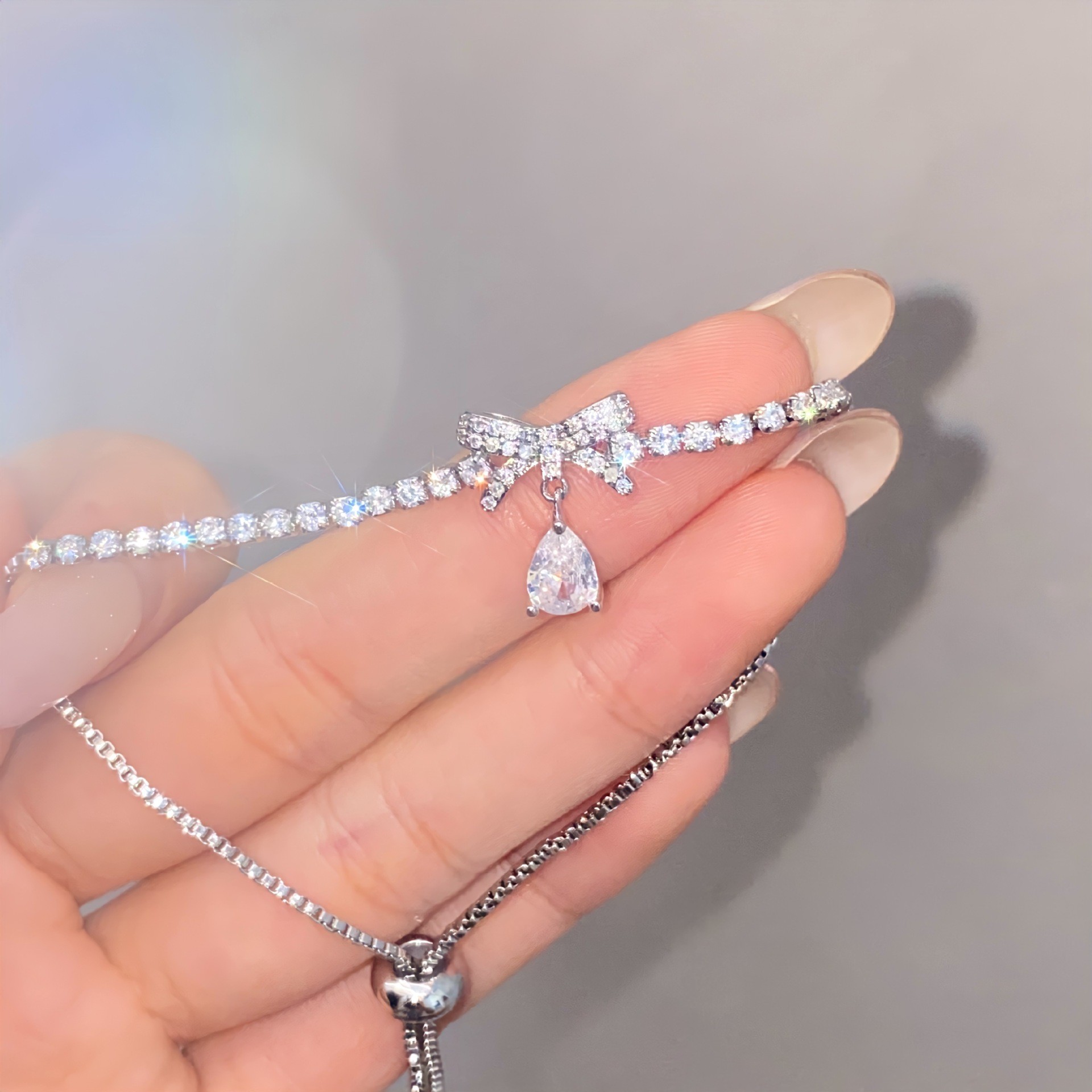 Pulsera con lazo de gota de agua 87