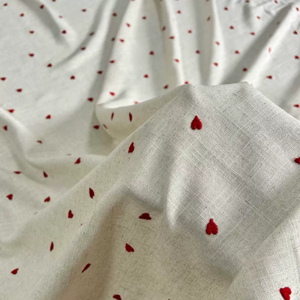 26款粘胶亚麻爱心刺绣面料做连衣裙儿童童装夏季服装绣花布料批发