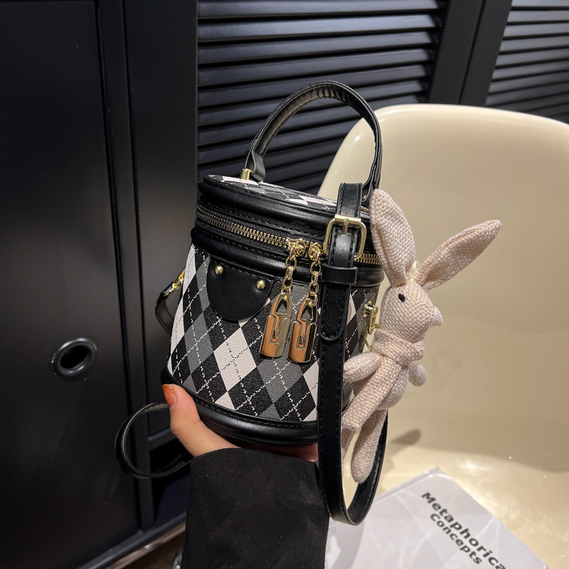 Черная подвеска