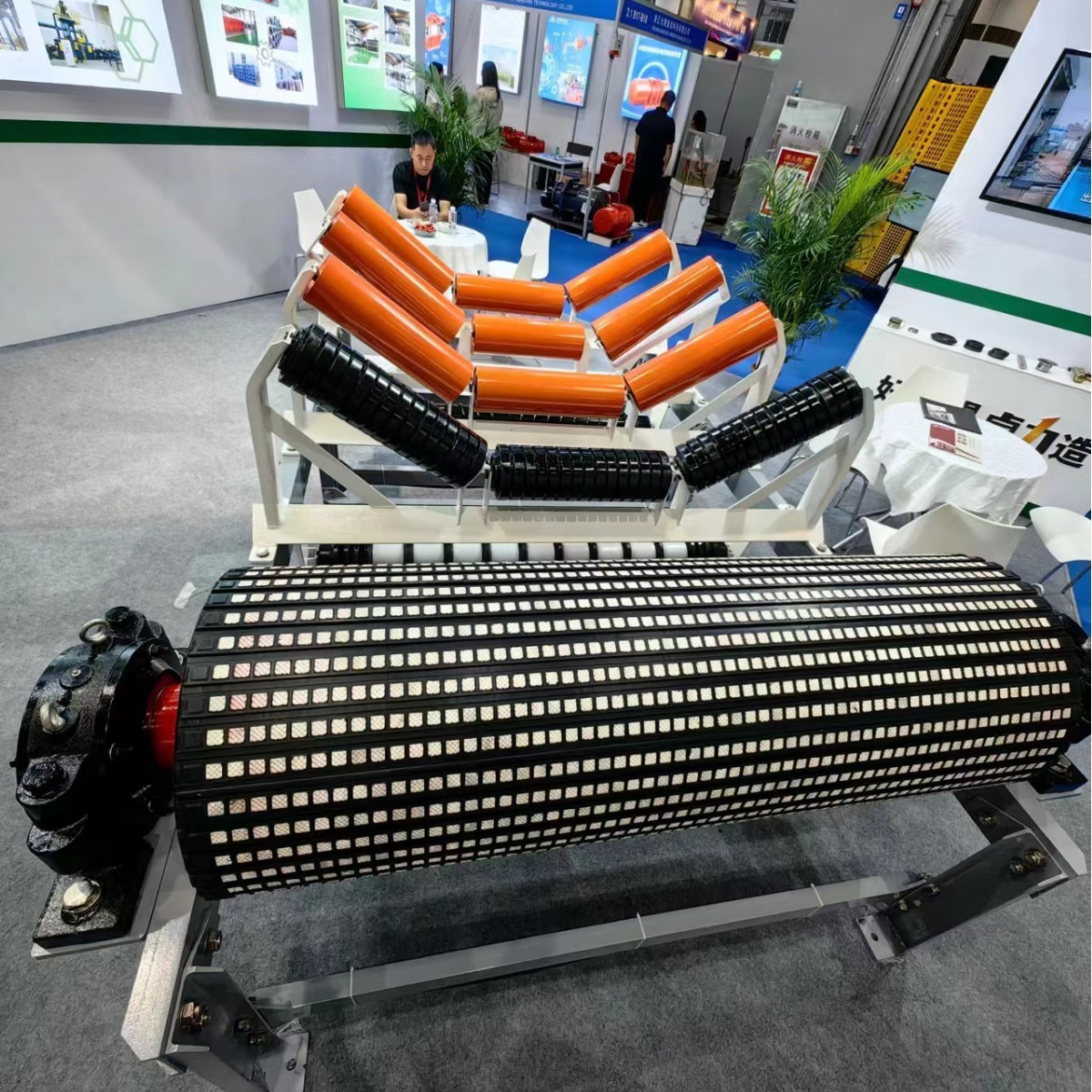 恒一输送机托辊滚筒及配件系列输送防滑输送带耐磨输送带