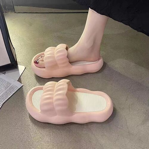 Cute and soft indoor home slippers for women, suitable for outdoor wear, Instagram style , shower slip-resistant, household fashion slippers