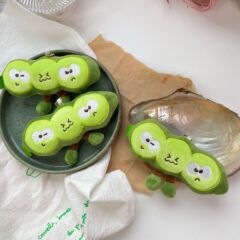 創意的なグリーンピースのぬいぐるみのぬいぐるみのカバンのペンダントが可愛いです。