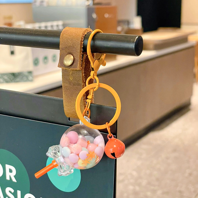 Caricatura en aceite líquido arena flotante botella mochila llavero delicado colgante accesorios accesorios máquina de muñecas pequeños regalos al por mayor