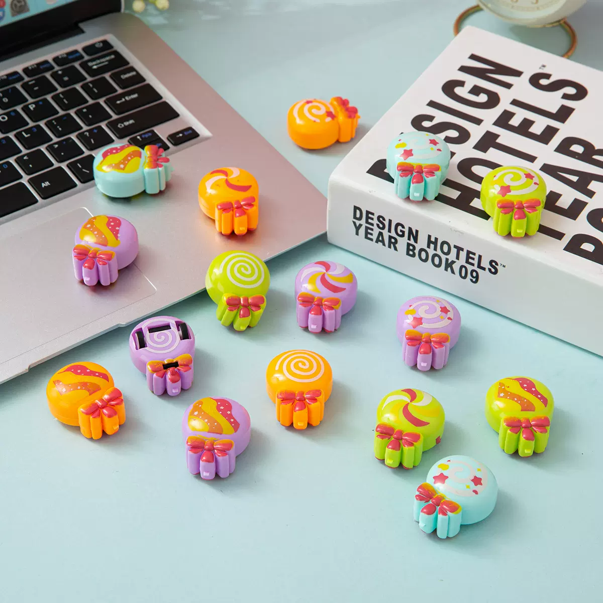 创意彩色卡通可爱食玩棒棒糖果回力小汽车幼儿园儿童玩具学生礼品