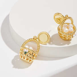 珍珠耳环小众设计感2024新款小香风耳饰春秋耳钉ins风简约百搭