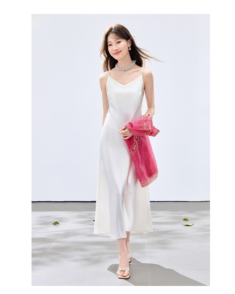 Đầm hai dây kèm áo vest lửng thêu hoa cổ đứng nữ tính — màu hồng đậm, Xanh lục chi tiết 13