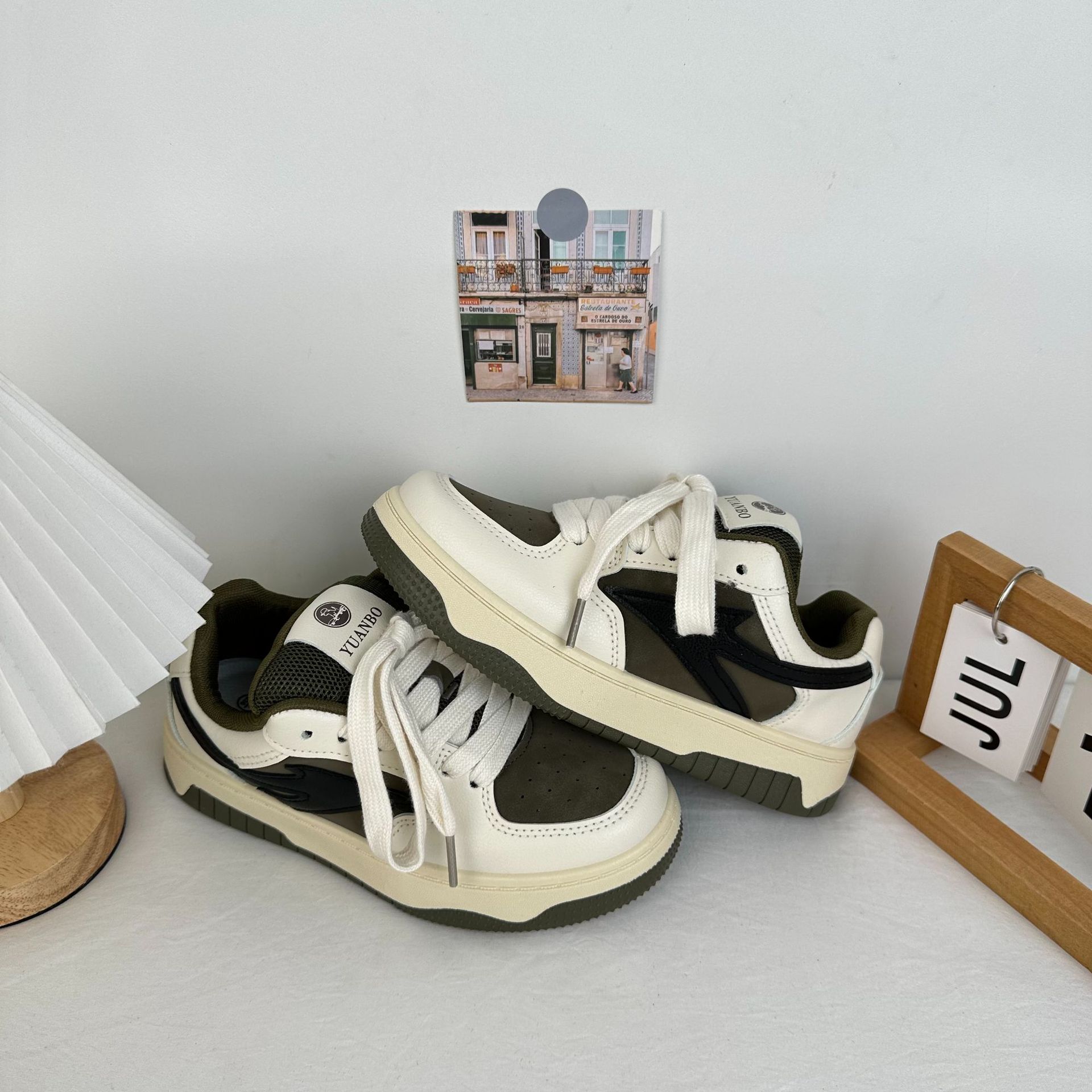 Yuanbo 2025 primavera nuevos zapatos de skate de mujer baja parte gruesa zapatos de lona deportivos casuales coreanos zapatos de mujer image 9