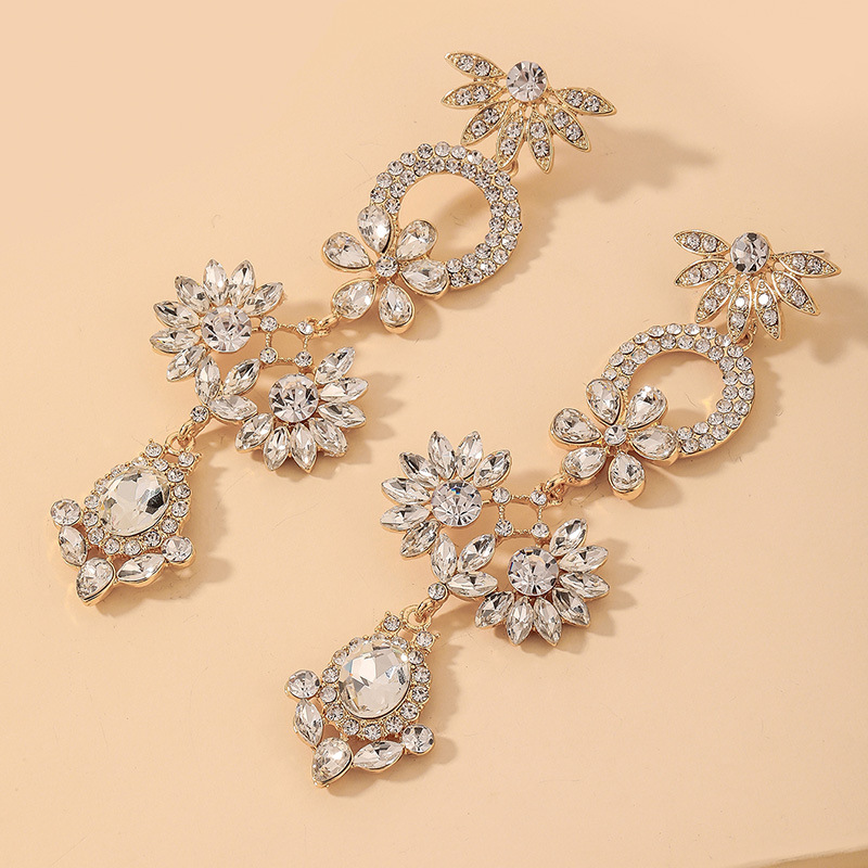 925 Silver Needle Rhinestone-encrusted Flower Temperamental Earrings European And American Ins Fashion High Sense High Profile And Generous Long Earrings For Women display picture 3