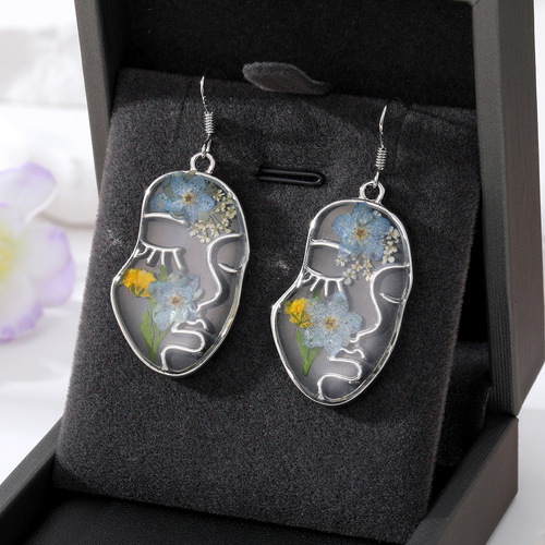 European and American cross-border new face natural dried flower earrings, creative facial makeup immortal flower earrings, epoxy flower earrings