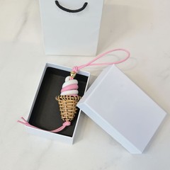 新しいLuojiaアイスクリームバッグペンダント、高級本革手作りわらバッグペンダント、ファッショナブルなニッチキーホルダー