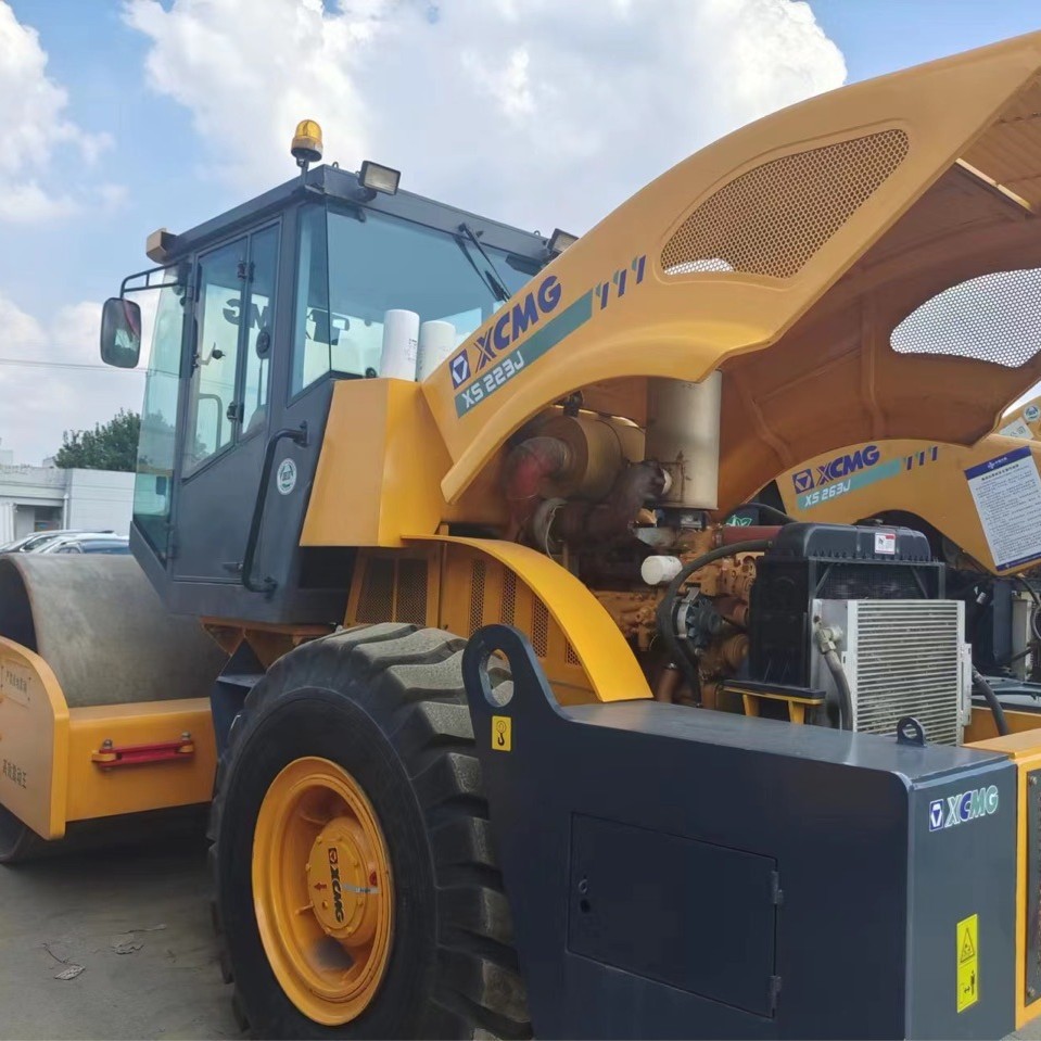 Exportaciones nacionales y extranjeras de segunda mano XCMG 20 toneladas 22 toneladas 26 toneladas rodillos de carretera tres países cuatro motores