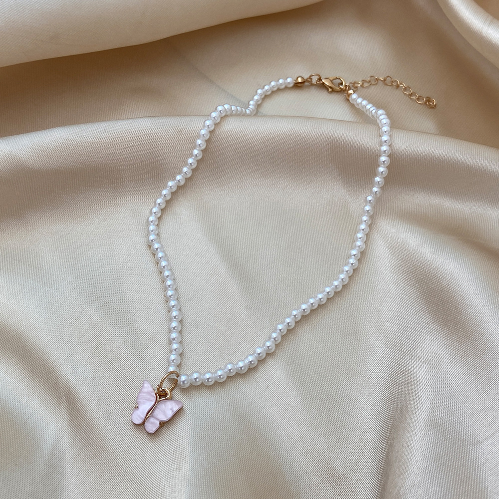 European and American Acrylic Butterfly Pendant Necklace Creative Pearl Clavicle Chain