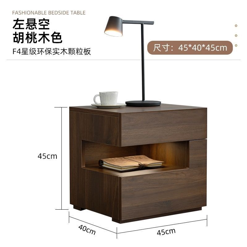 월넛 나뭇결이 왼쪽에 매달려 있음(조명 포함)