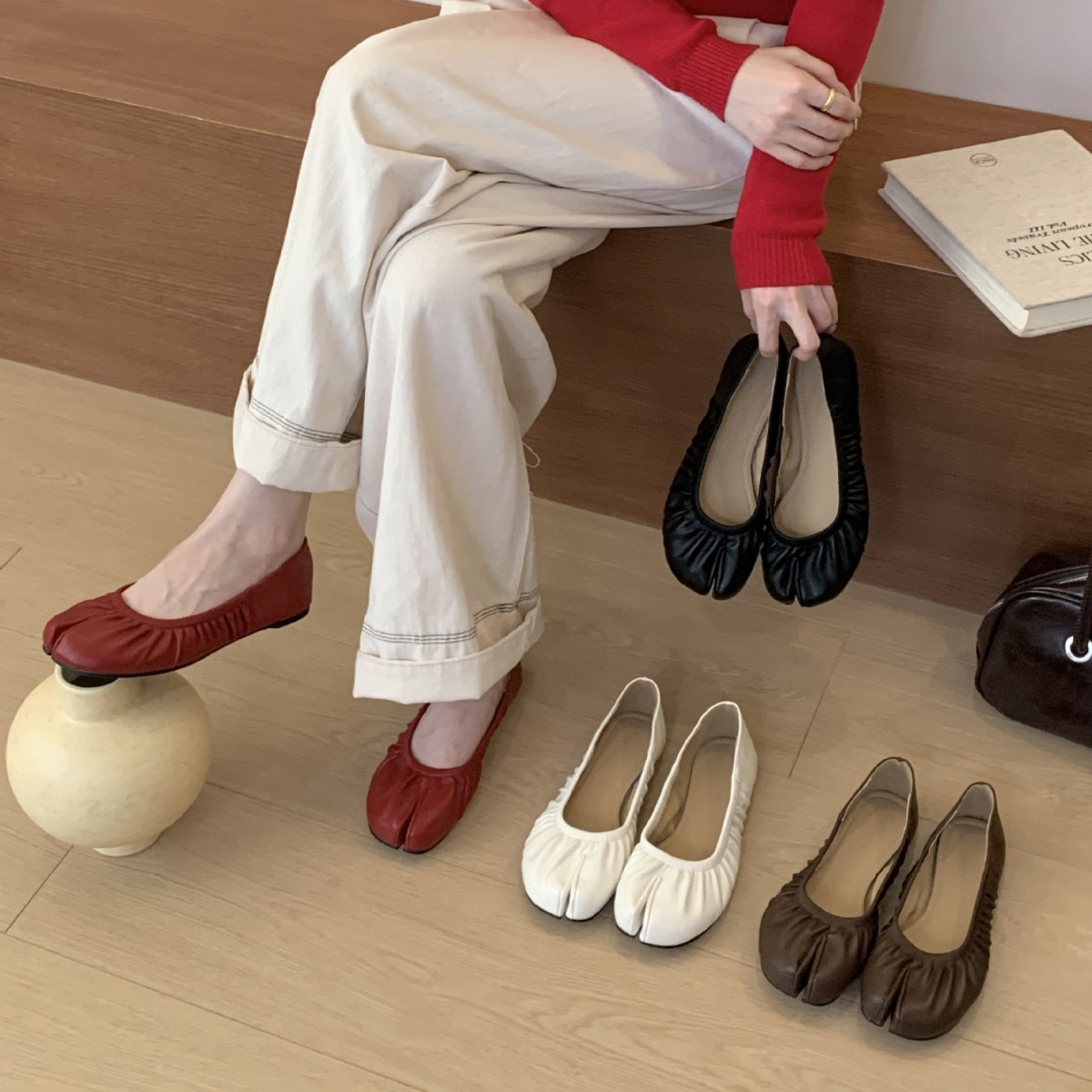 Vintage Pleated Flat Split-Toe Pig's Hoof Shoes for Women, 20226 New Korean and European Style Slip-On Pleated Loafers