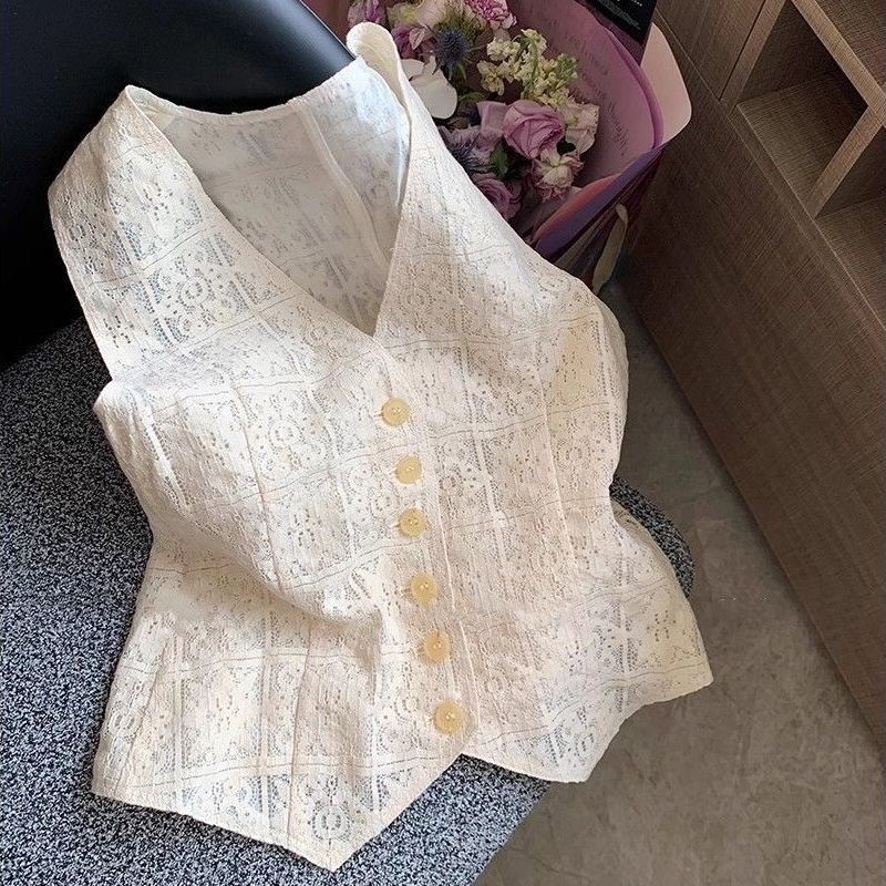 Spring and Summer French Hollow Lace Vest for Women, High-End Temperament, New Outer Wear, Versatile Sleeveless Thin Vest Top