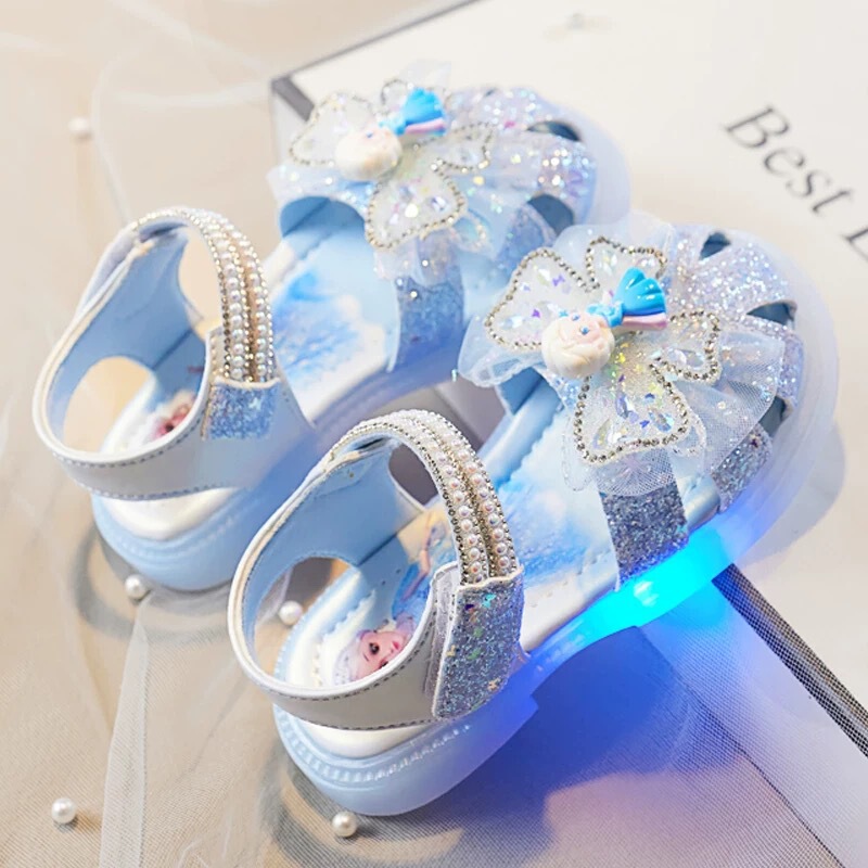 Girls' Sandals 2026 New Summer Style Children's Closed-Toe Light-Up Crystal Shoes Sweet and Stylish Princess Shoes for Girls