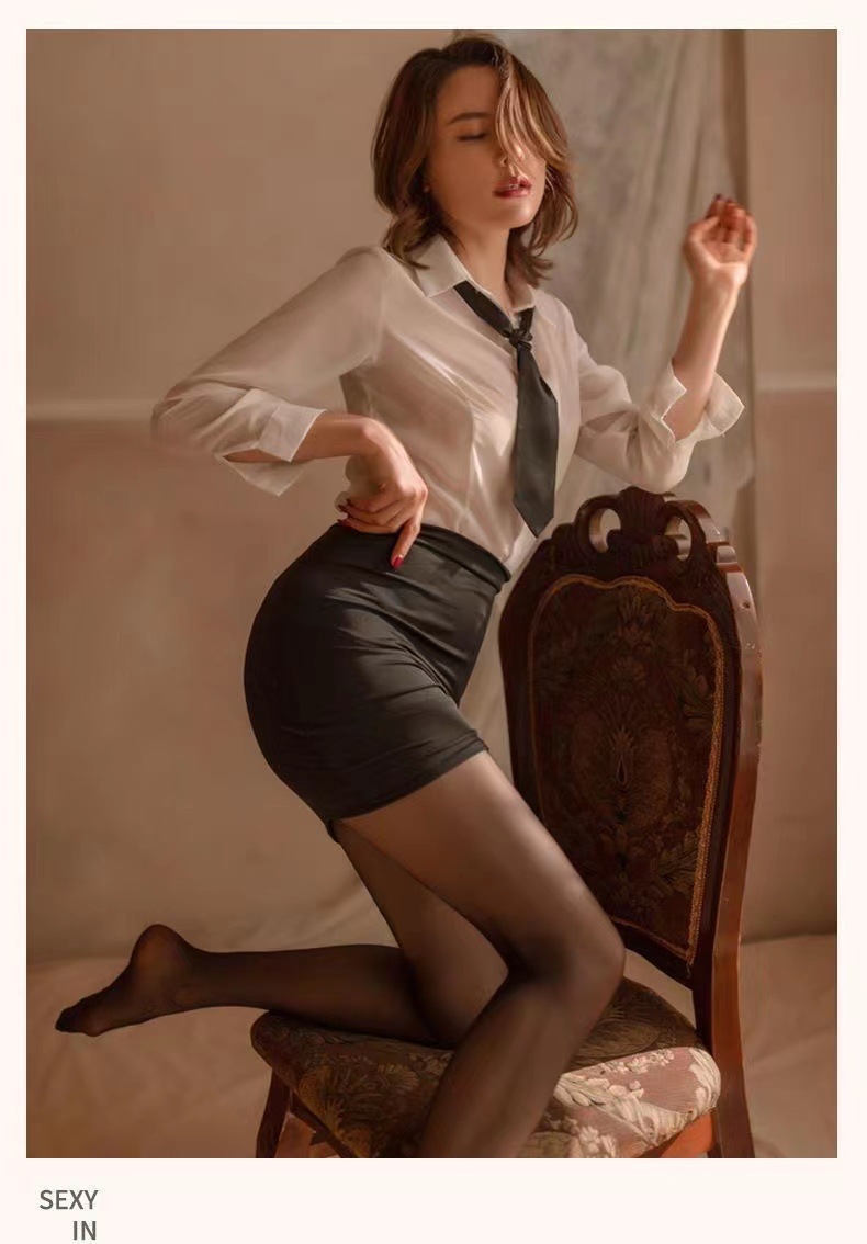 Secretary Role-Play Lingerie Set with Shirt, Bow Tie, Skirt and Thong — detail image 9