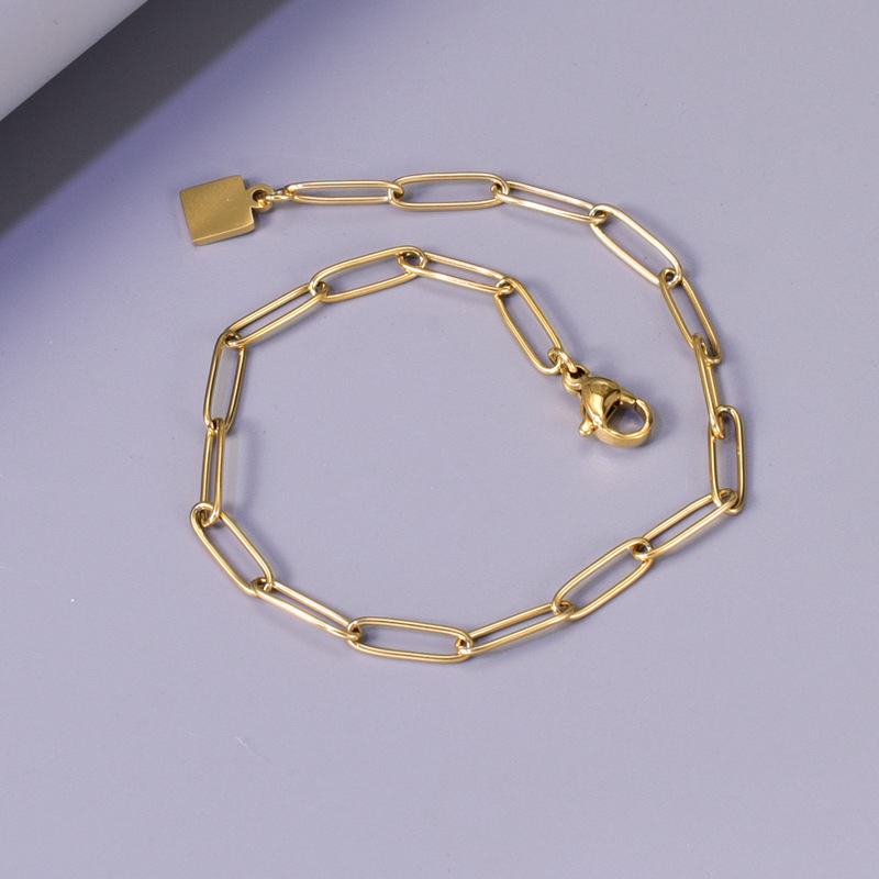 S27 simple chain chain chain square brand bracelet women's titanium steel plated 18K gold color protection autumn and winter New Generation hair S27 simple chain chain chain square brand bracelet women's titanium steel plated 18K gold color protection autumn and winter New Generation hair