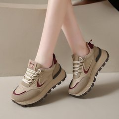 レトロな美ラードの大きいサイズのランニングシューズ2025春の新型の厚い底のひものランニングシューズの学院の風の運動靴の女性