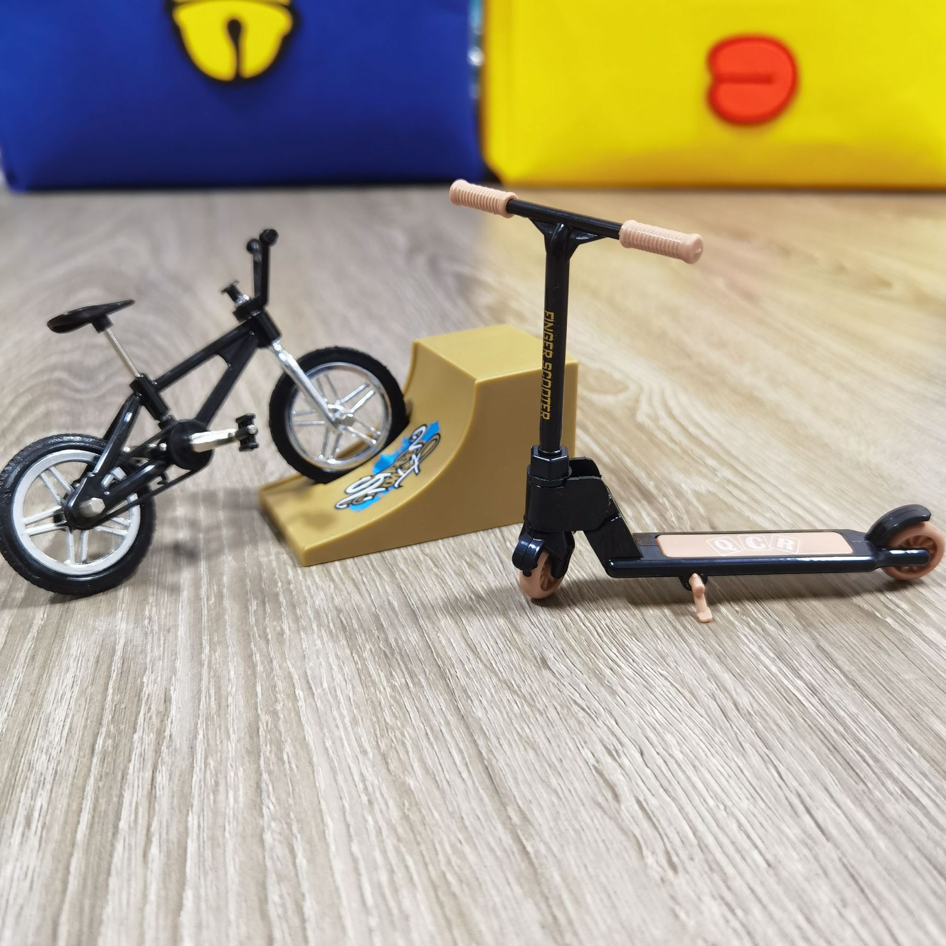 Juguete transfronterizo de simulación de aleación mini dedo modelo de bicicleta Dedo de juguete patineta bicicleta scooter traje