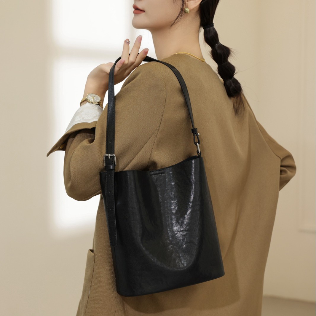 Bolsos de cubo de cuero de vaca vegetal 2024 nuevas tendencias retro bolsos de hombro único de moda bolso de mujer casual