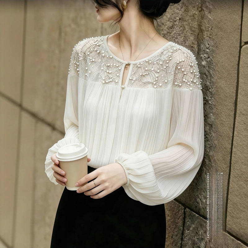 French-style lace spliced chiffon blouse for women, a beautiful new summer top that is sweet, youthful, and stylish