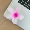 Розово-малиновый на белом фоне