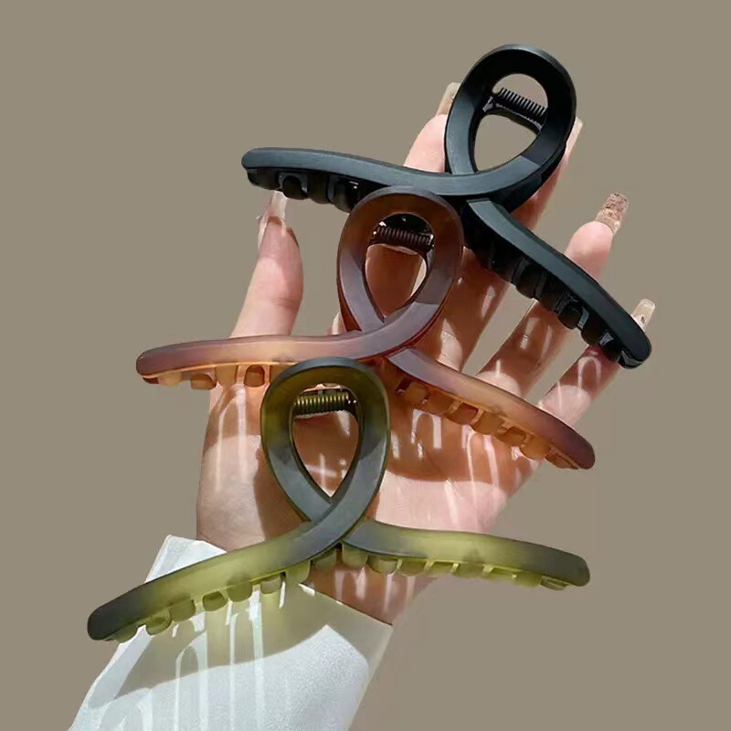 Korean version of large matte grip acrylic head shark clip fog high sense plate hair clip women's headdress wholesale