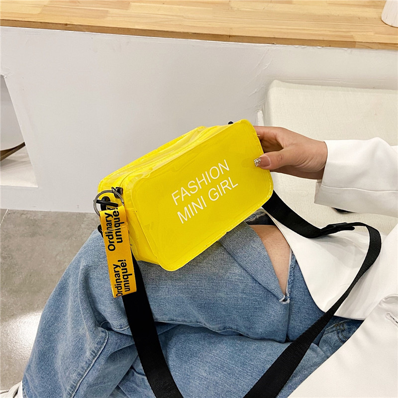 진한 노란색