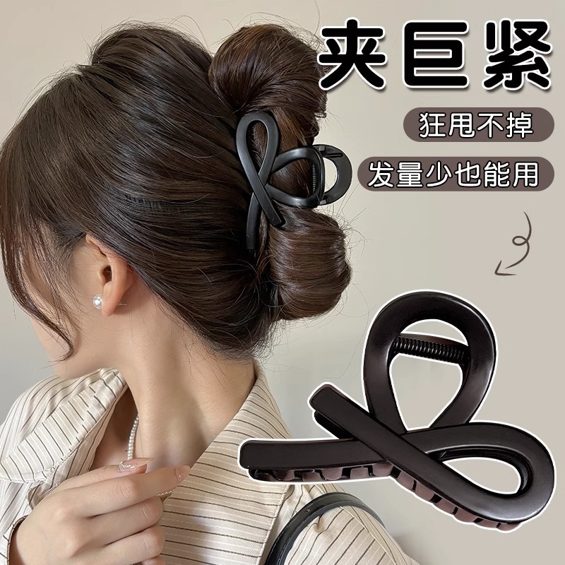 Simple clip de cabello negro de medio atado para mujeres 2025 nuevo estilo de alta sensación detrás de la cabeza de cabello de tiburón clip de cabello