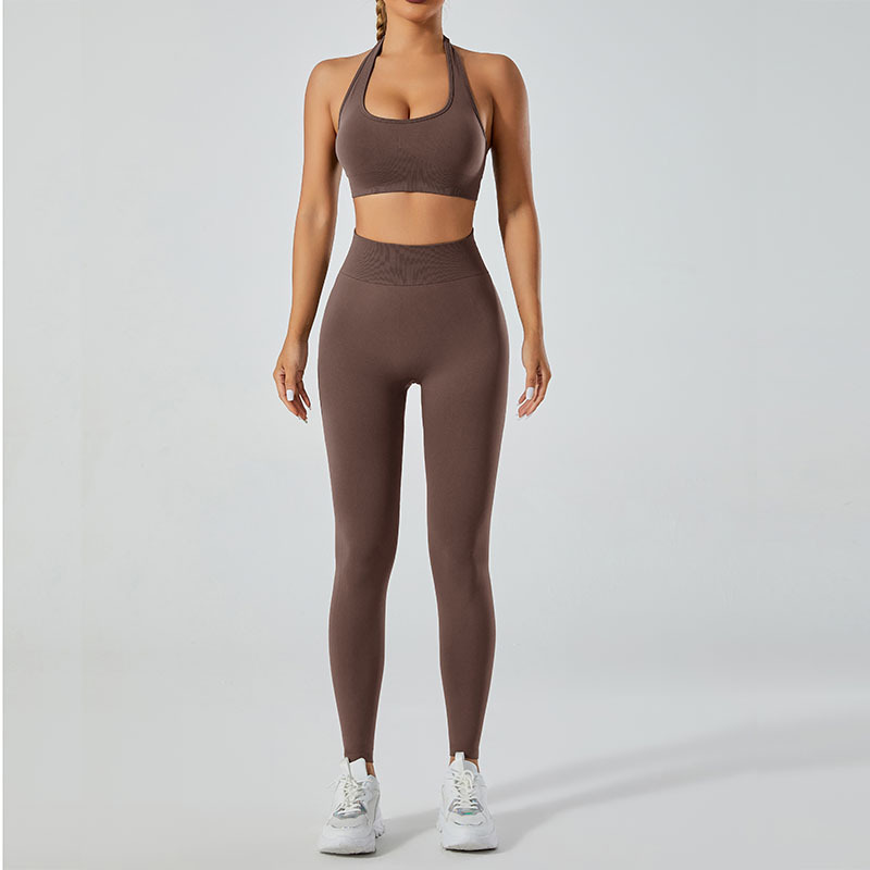 Conjunto de ropa deportiva de estilo europeo y americano con sensación de segunda piel, sujetador deportivo de alta intensidad, leggings deportivos de secado rápido, conjunto de yoga para exteriores de verano con un toque de alta gama.