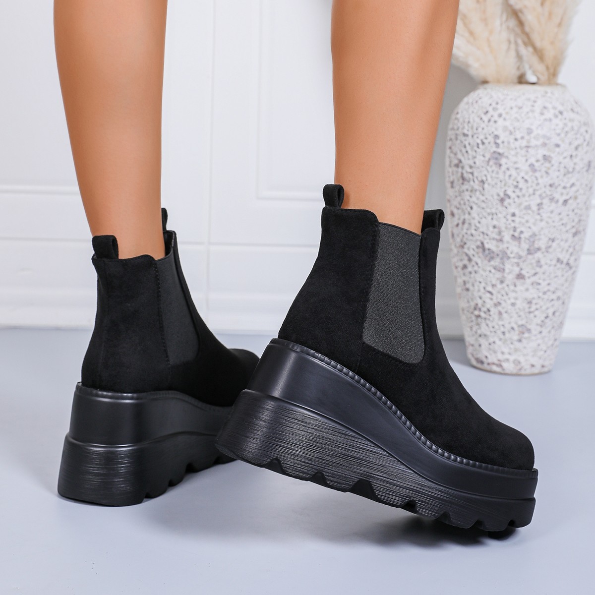 Winterse suède enkellaarsjes met sleehak voor dames, dikke zool, plus size, petite, modieuze instaplaarsjes_voghion.com