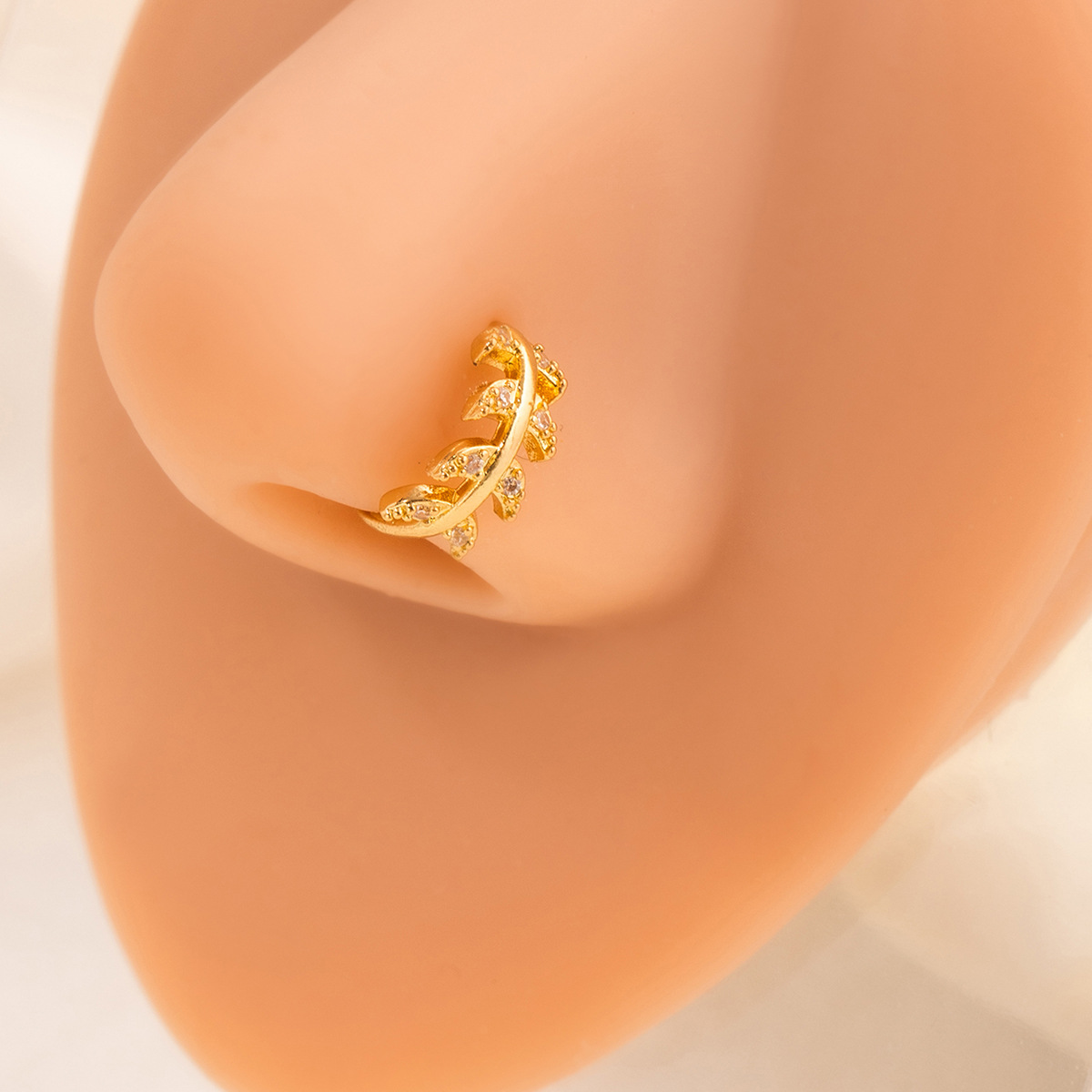 国境を越えた欧米の創意的な木の葉の花には、鼻の釘の高級感があります。