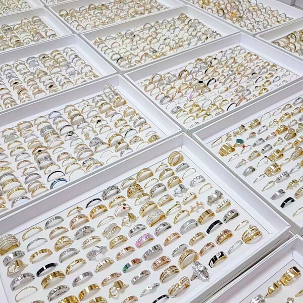 fashionable golden ring stainless steel