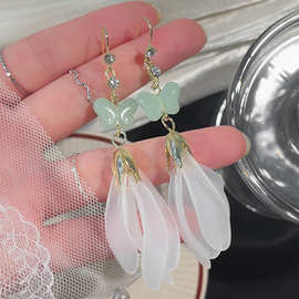 超仙蝴蝶白色花瓣大气耳钩耳环设计感长款流苏方圆脸网红百搭耳坠