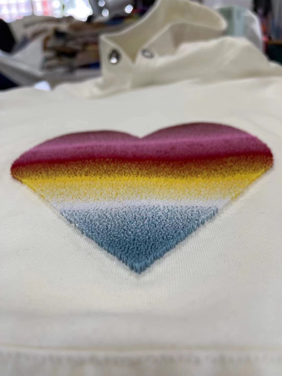 여성 의류 가공 맞춤형 이쑤시개 자수 스웨트 셔츠 몰려 풀오버 순수 면화 보풀 없음