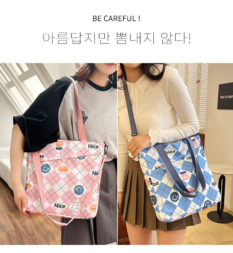 New nylon large-capacity hand-held student storage bag, cute cartoon outdoor bento bag, high appearance level single-shoulder women's bag details Picture
