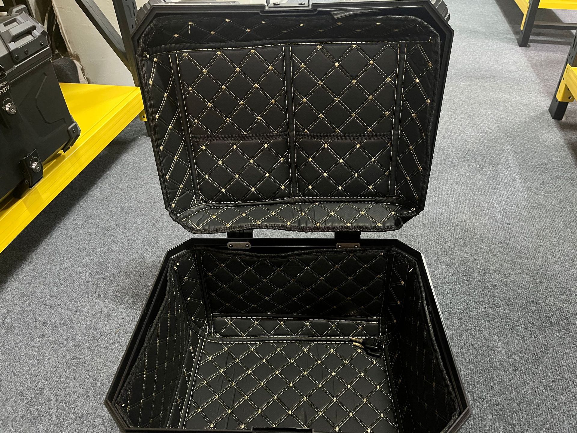 45Lx Embossed Abs Plastic Tail Box Double Lock Quick Release Motorcycle Aluminum Alloy Tail Box Tool Box Wholesale Trunk