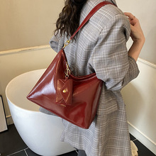 红色大容量腋下托特包包女2025新款高级感小众通勤斜挎婚包女新娘
