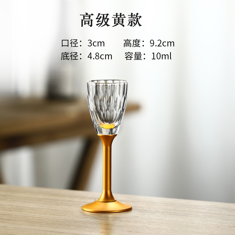 Taza de vino clásica de oro