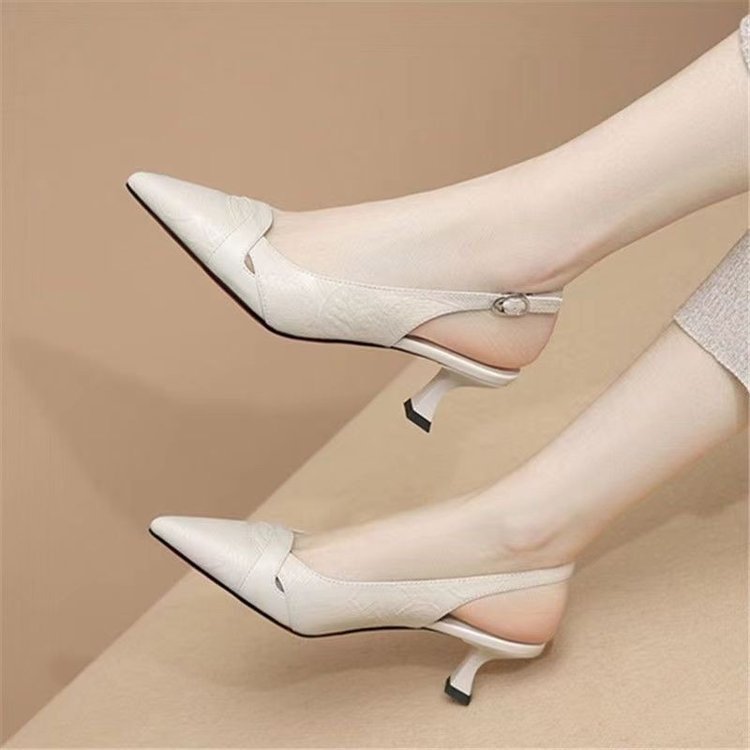 Baotou sandalias vacías para mujeres en 2025 nuevos zapatos de tacón de hebilla de talón de mujer de tacones bajos y poco profundos