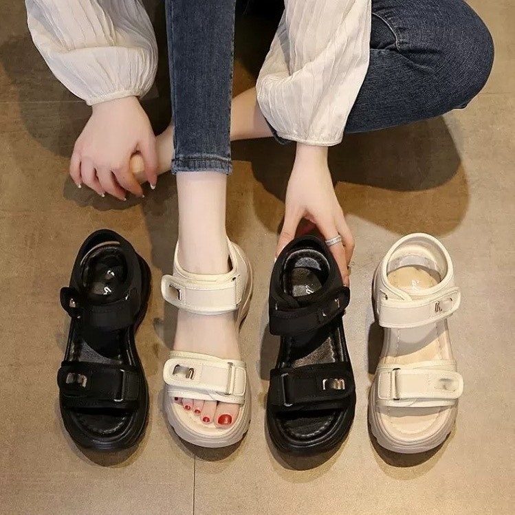 Muffin sandalias deportivas de fondo grueso para mujeres verano 2026 nueva moda versátil aumento de altura sandálias de playa casuales romanas