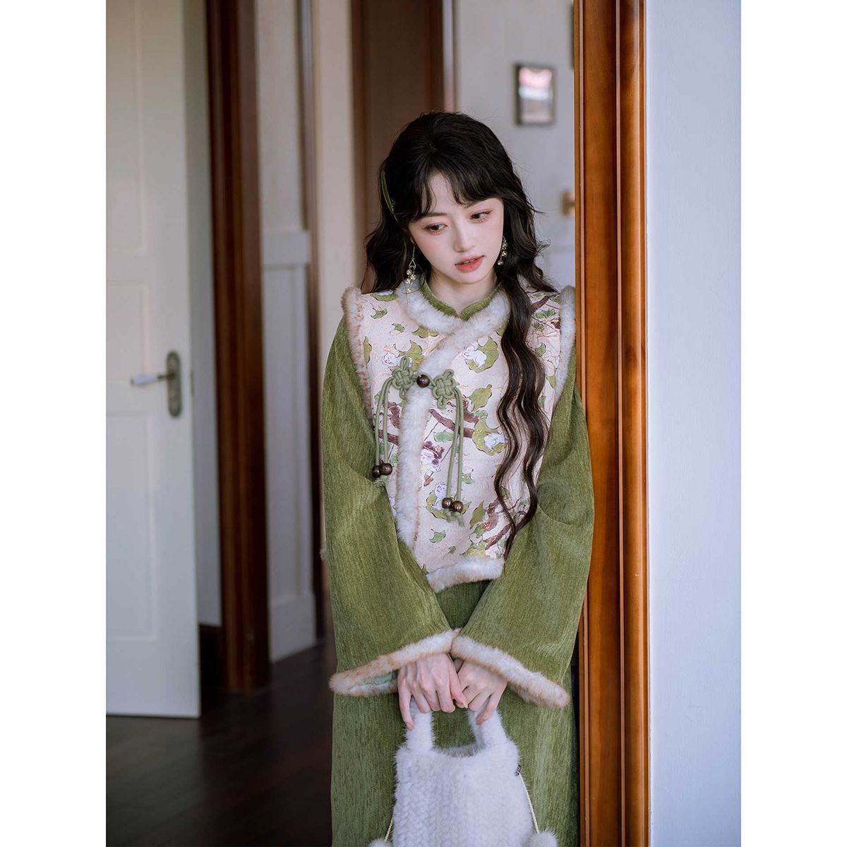 2025 New Chinese Style Retro National Style Youth Autumn and Winter Fleece-Lined Thickened New Year Cheongsam Vest Two-Piece Dress