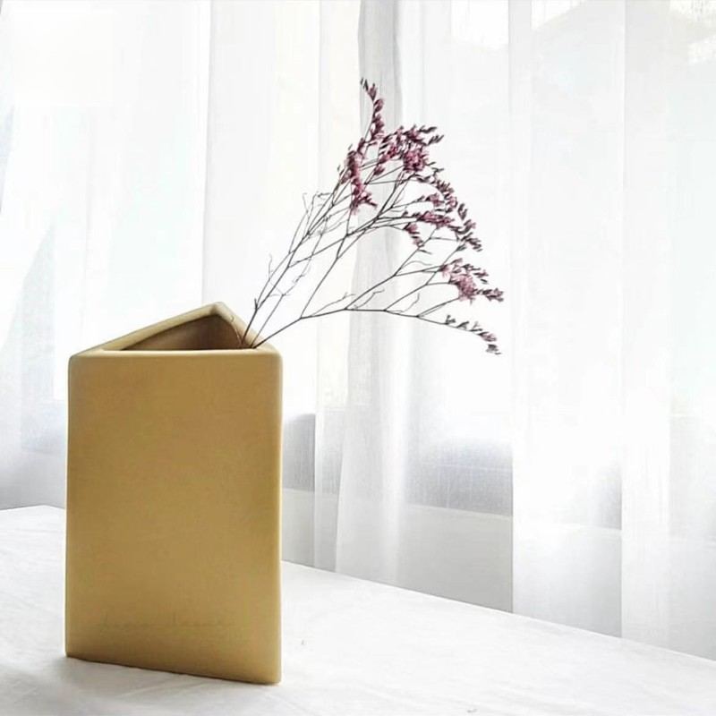 Nórdico simple creativo triángulo florero artesanía de cerámica decoración hogar Sala arreglo floral pasillo decoración suave