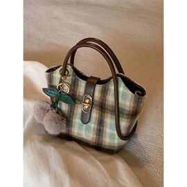 森系高颜值樱桃托特包2026新款秋冬格子通勤手提包学院单肩斜挎包