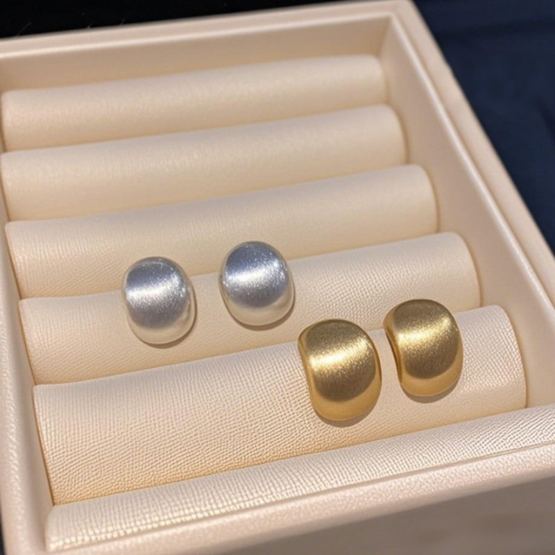 Pendientes simples brillantes cepillado europeo y americano, moda femenina, personalidad de nicho, todo fósforo, pendientes de temperamento de alta gama, pendientes al por mayor